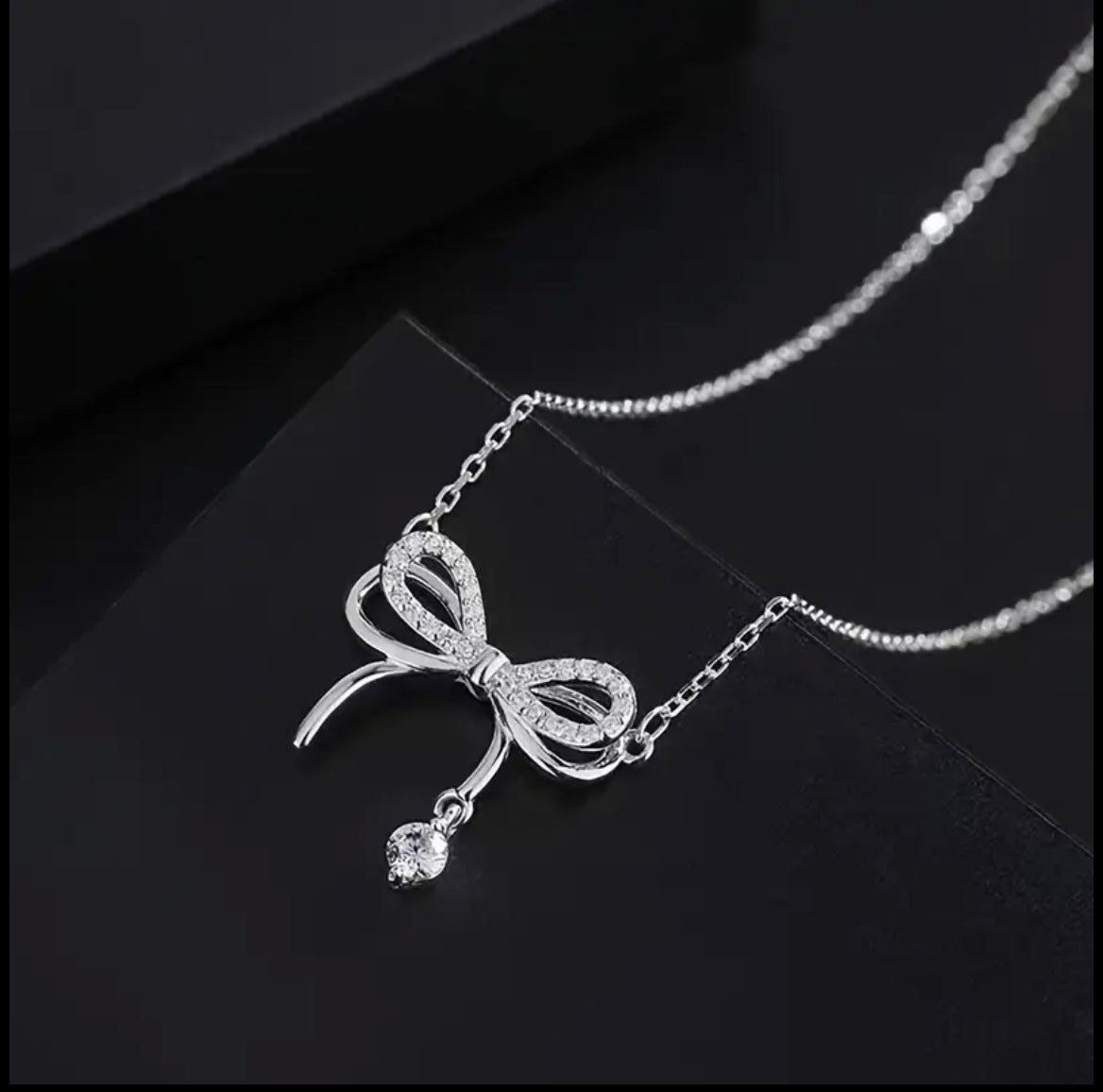 Lumière Bow Necklace